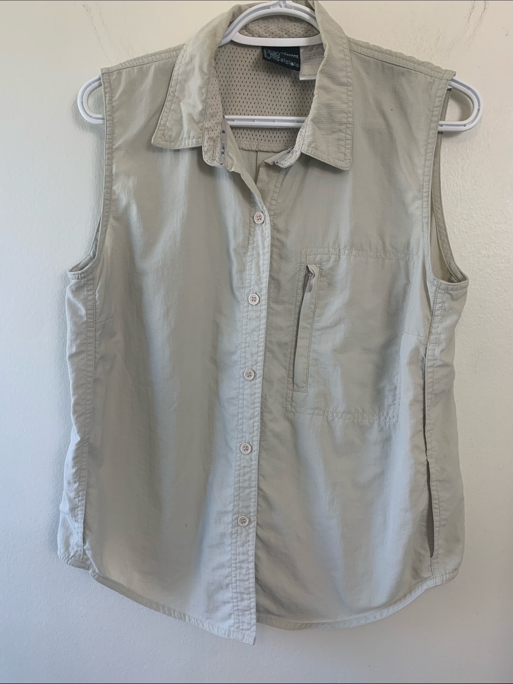 TUF Vintage Button-Down Top Performance Wear Side Venting Zip Pocket Sleeveless